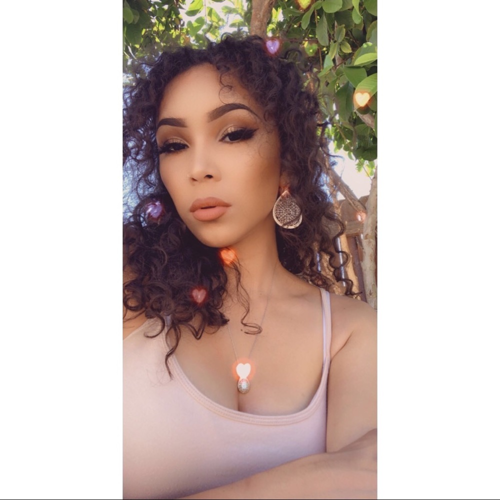 Meet your Posher, Anahi